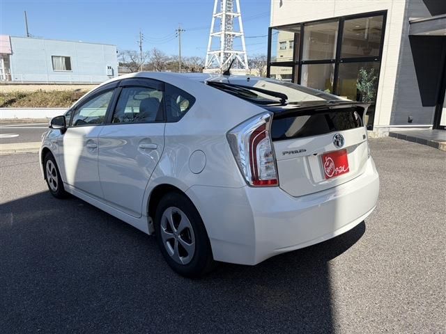 TOYOTA PRIUS 2015 Image 31