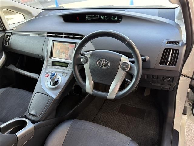 TOYOTA PRIUS 2015 Image 31