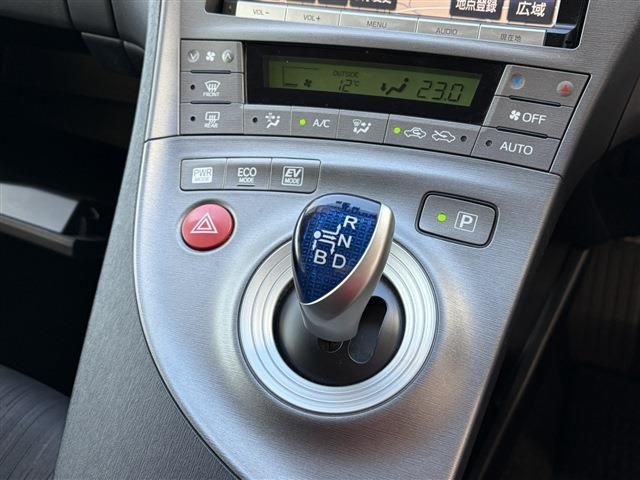 TOYOTA PRIUS 2015 Image 31