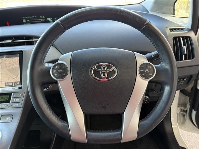 TOYOTA PRIUS 2015 Image 31