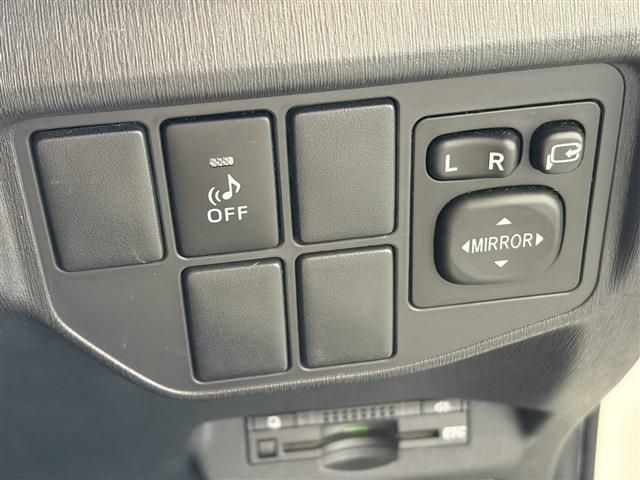 TOYOTA PRIUS 2015 Image 31