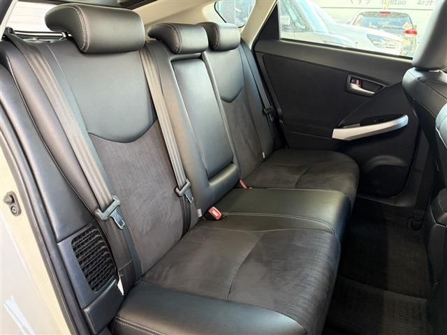 TOYOTA PRIUS 2015 Image 31