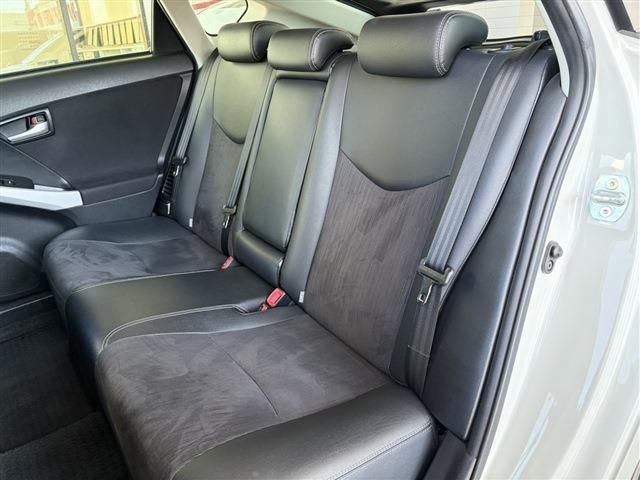 TOYOTA PRIUS 2015 Image 31