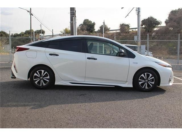 TOYOTA PRIUS PHV 2019 Image 31