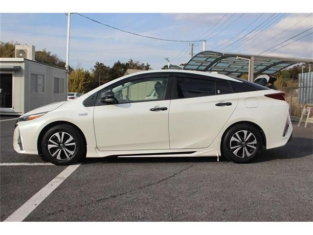 TOYOTA PRIUS PHV 2019 Image 31