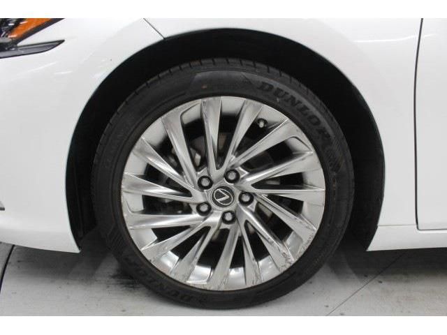 TOYOTA LEXUS ES300H 2019 Image 31