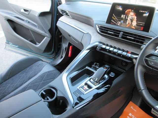 PEUGEOT 5008 2018 Image 31