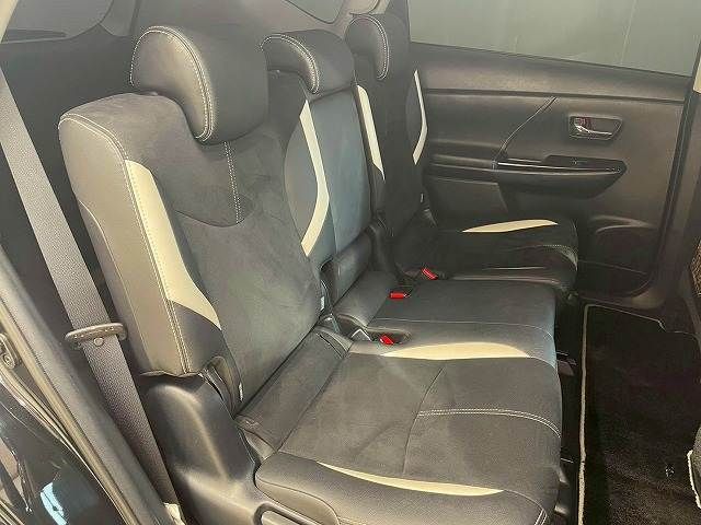 TOYOTA PRIUS ALPHA 2016 Image 31