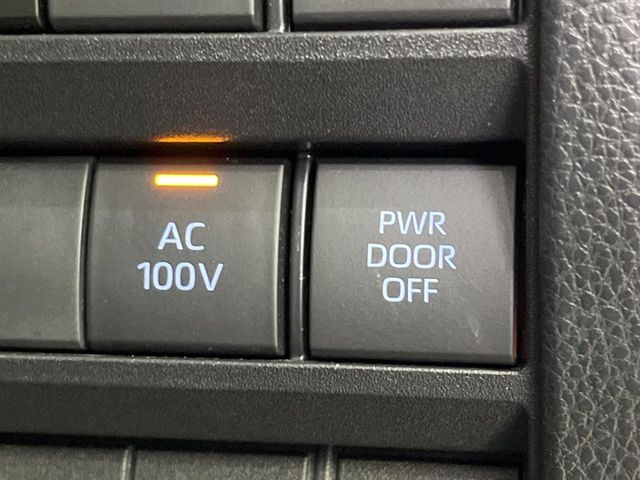 TOYOTA VOXY HYBRID 2023 Image 31