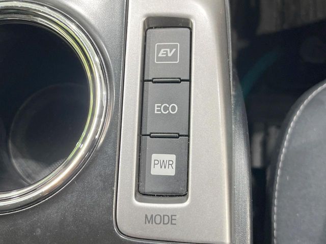 TOYOTA PRIUS ALPHA 2015 Image 31