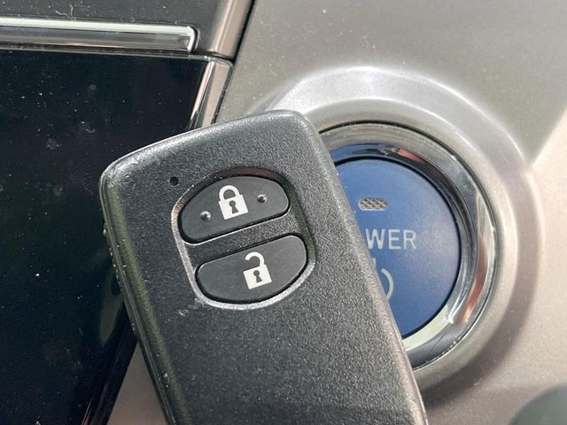 TOYOTA PRIUS ALPHA 2015 Image 31