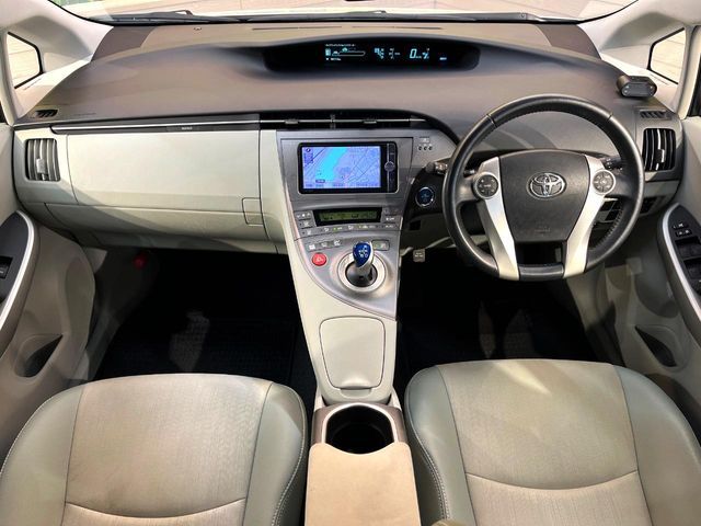 TOYOTA PRIUS 2013 Image 31