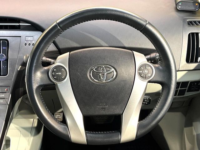 TOYOTA PRIUS 2013 Image 31