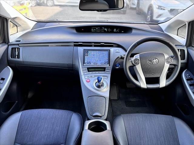 TOYOTA PRIUS 2013 Image 31
