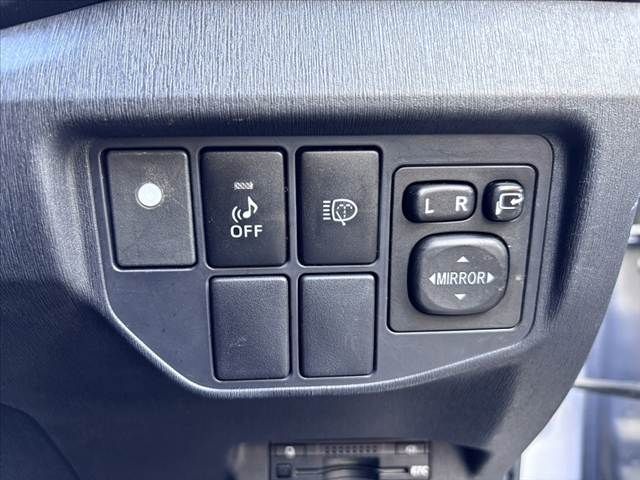 TOYOTA PRIUS 2013 Image 31