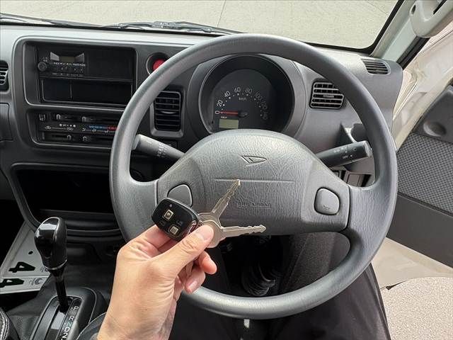 DAIHATSU HIJET TRUCK 4WD 2014 Image 31