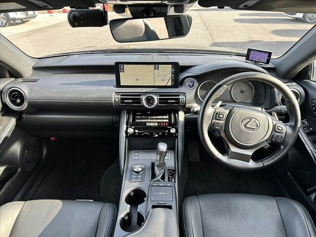 TOYOTA LEXUS IS300H AWD 2022 Image 31