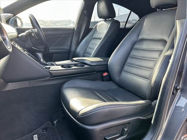 TOYOTA LEXUS IS300H AWD 2022 Image 31