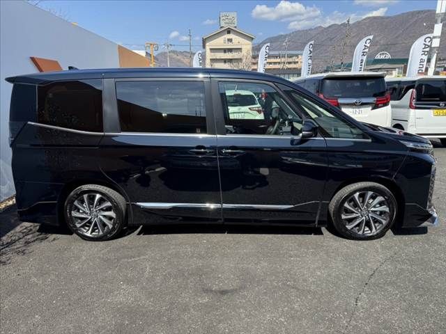 TOYOTA VOXY 2025 Image 31