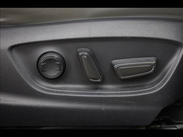 TOYOTA PRIUS PHV 2019 Image 31