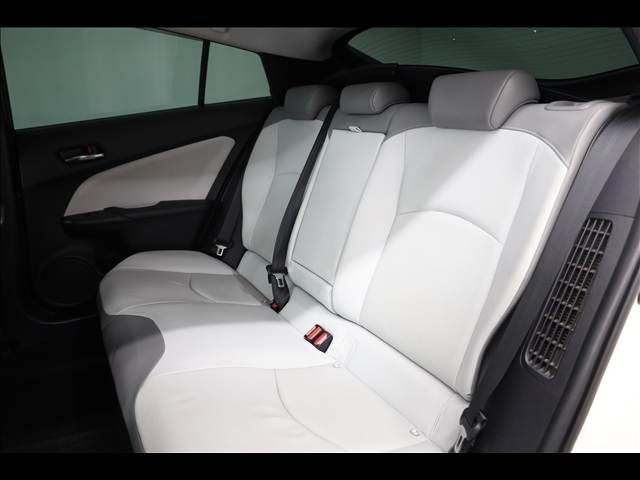 TOYOTA PRIUS PHV 2019 Image 31