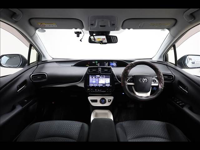 TOYOTA PRIUS 2017 Image 31