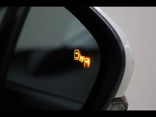 TOYOTA PRIUS 2017 Image 31