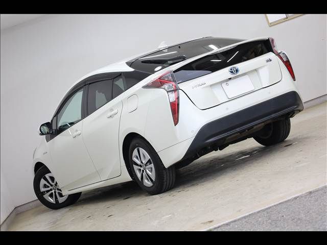 TOYOTA PRIUS 2017 Image 31
