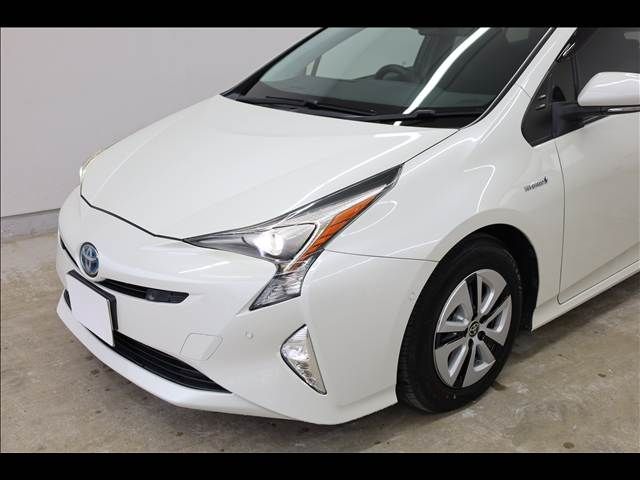 TOYOTA PRIUS 2017 Image 31
