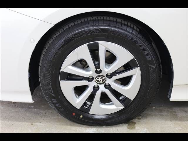 TOYOTA PRIUS 2017 Image 31