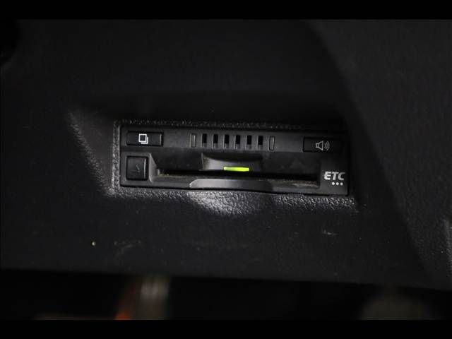 TOYOTA PRIUS 2017 Image 31