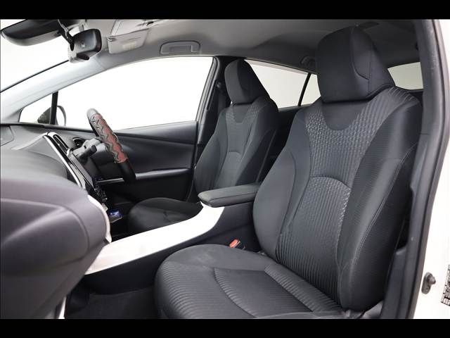 TOYOTA PRIUS 2017 Image 31