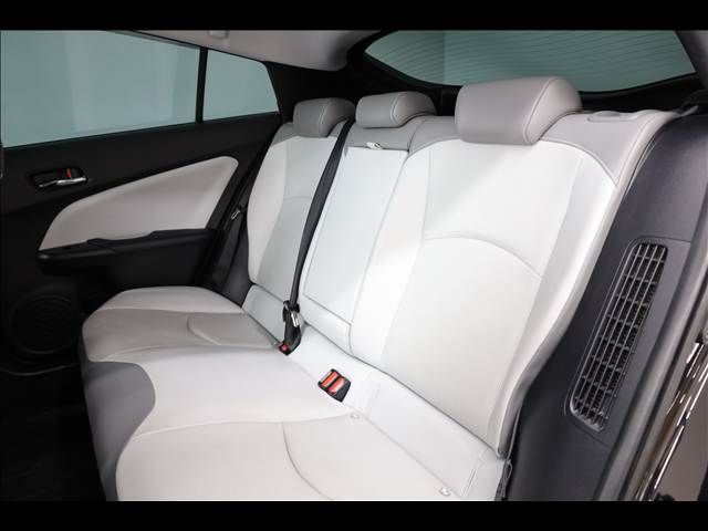 TOYOTA PRIUS PHV 2019 Image 31