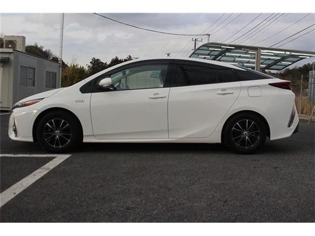TOYOTA PRIUS PHV 2017 Image 31