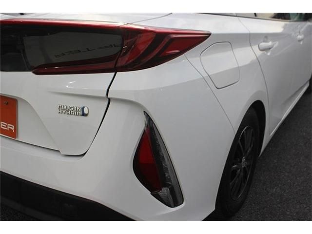 TOYOTA PRIUS PHV 2017 Image 31
