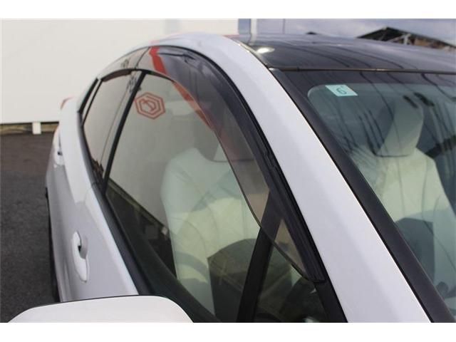 TOYOTA PRIUS PHV 2017 Image 31