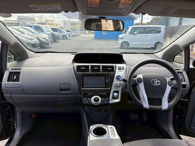 TOYOTA PRIUS ALPHA 2012 Image 31