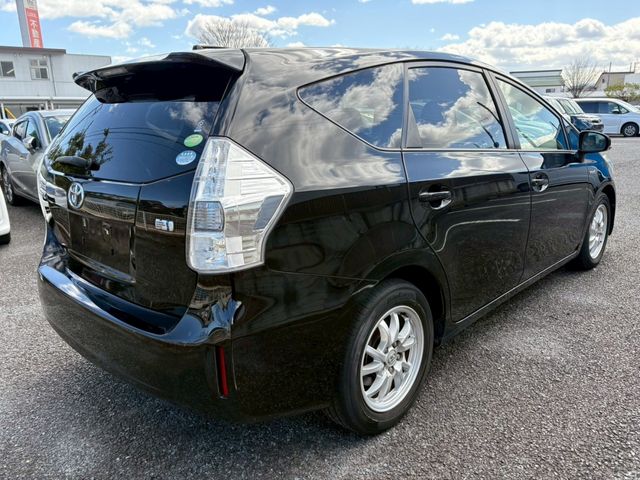 TOYOTA PRIUS ALPHA 2012 Image 31