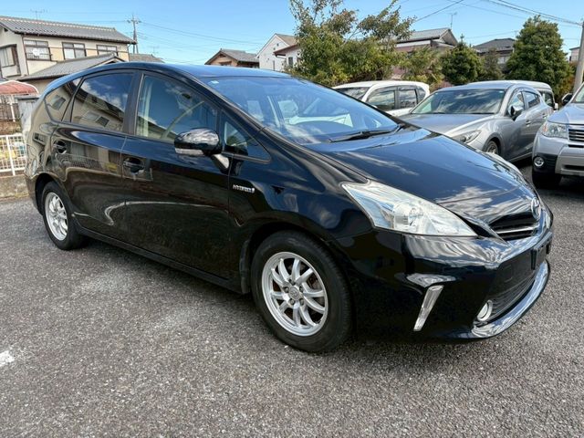 TOYOTA PRIUS ALPHA 2012 Image 31