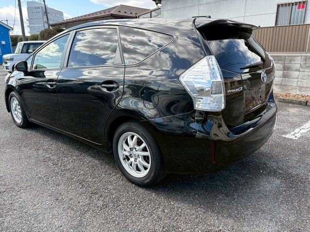 TOYOTA PRIUS ALPHA 2012 Image 31