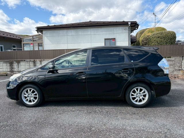 TOYOTA PRIUS ALPHA 2012 Image 31