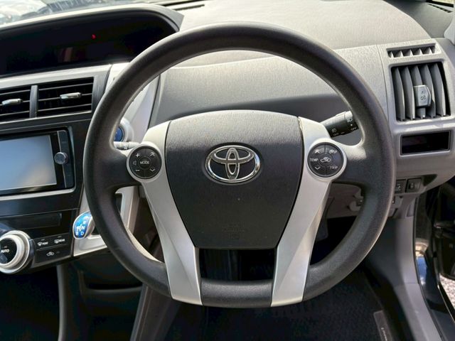 TOYOTA PRIUS ALPHA 2012 Image 31