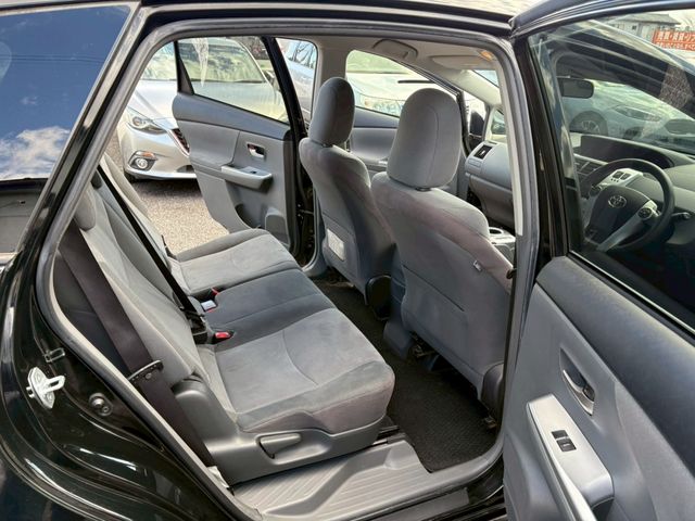 TOYOTA PRIUS ALPHA 2012 Image 31