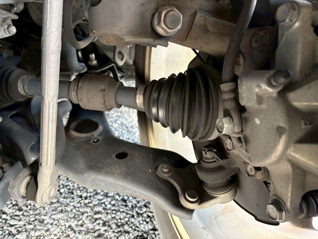 TOYOTA PRIUS ALPHA 2012 Image 31