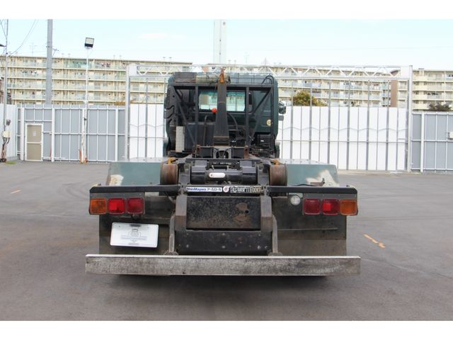 NISSAN DIESEL QUON 2011 Image 31