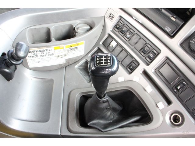 NISSAN DIESEL QUON 2011 Image 31