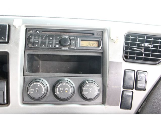 NISSAN DIESEL QUON 2011 Image 31