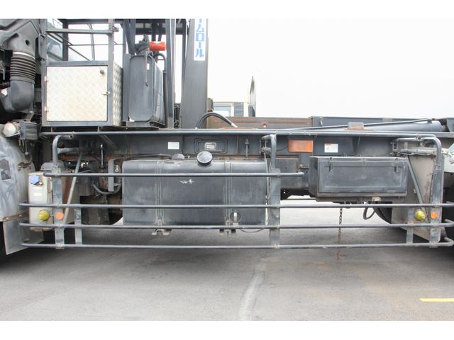 NISSAN DIESEL QUON 2011 Image 31