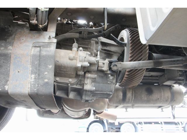 NISSAN DIESEL QUON 2011 Image 31