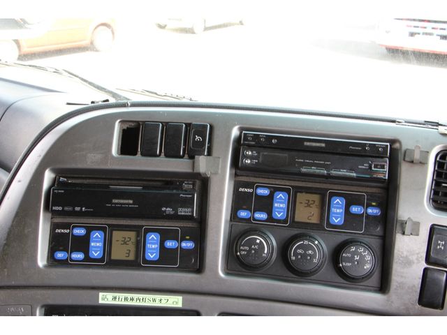 NISSAN DIESEL QUON 2007 Image 31
